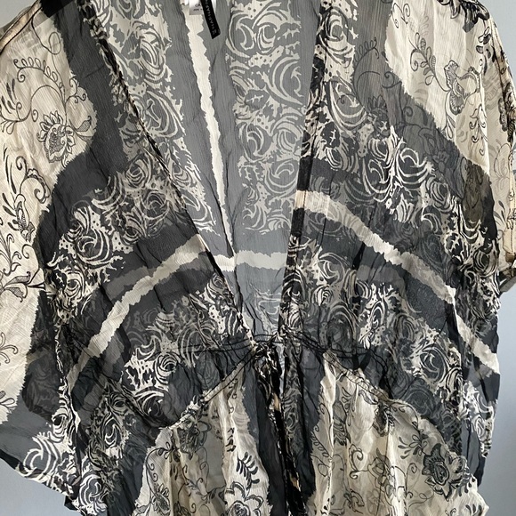 Gorgeous flowy see through top - Picture 2 of 5